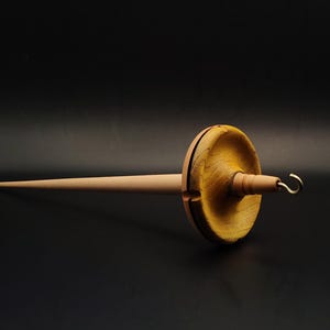 drop-spindel – 32 g / 1,12 oz, 27 cm / 10,62 in – appelschacht met peer en moerbeiboom | Gebalanceerde spindel voor handspinnende kravelli-spindels