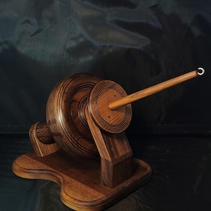 Walnut Kick Spindle for Spinning – Stable Design and Easy Maintenance
