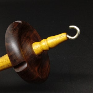 Handmade drop spindle for yarn spinning