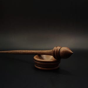Steunas – 18 g / 0,63 oz, 25 cm / 9,84 in – walnoothout | Met bijpassende steunkom van walnotenhout Lichtgewicht handspindel Kravelli-spindels