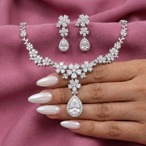 CZ-lövhalsband med örhängen, naturinspirerade brudsmycken, bröllopsset i sterlingsilverton