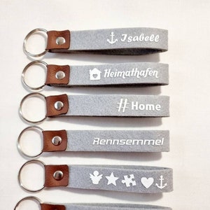 Keychain personalized with felt and leather - font color white