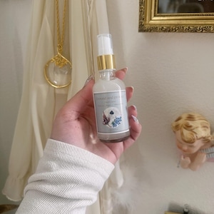 Organic ground and protect room mist, protection spray, cedar room mist, juniper room mist, juniper and cedar wood, grounding spray