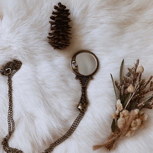Vintage style moon mirror necklace, vintage inspired jewelry, vintage jewelry, moon necklace, moon face necklace, vintage mirror