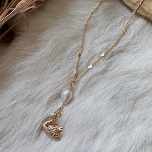 18k gold handmade swan necklace, feminine jewelry, vintage inspired jewelry, aphrodite jewelry, pearl necklace, Venus jewelry, swan pendant