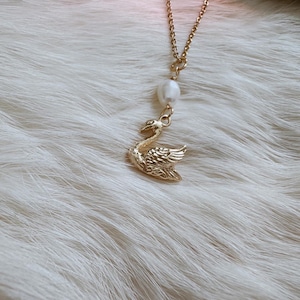 18k gold handmade swan necklace, feminine jewelry, vintage inspired jewelry, aphrodite jewelry, pearl necklace, Venus jewelry, swan pendant