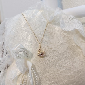 18k gold handmade swan necklace, feminine jewelry, vintage inspired jewelry, aphrodite jewelry, pearl necklace, Venus jewelry, swan pendant