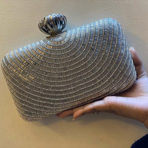 Moselle Beauty Accessories Perlenkette Abendtasche Rechteckig Für Frauen Leicht Stilvoll Klassisch Elegant Einzigartig Clutch Silber