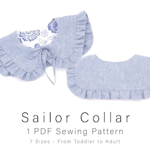 Puede incluir: Un patrón de costura de cuello marinero azul claro con un borde con volantes. El patrón se muestra doblado por la mitad con el lado trasero hacia arriba. El texto "Sailor Collar" y "1 PDF Sewing Pattern" está impreso debajo del cuello. El texto "7 Sizes - From Toddler to Adult" está impreso debajo del nombre del patrón.