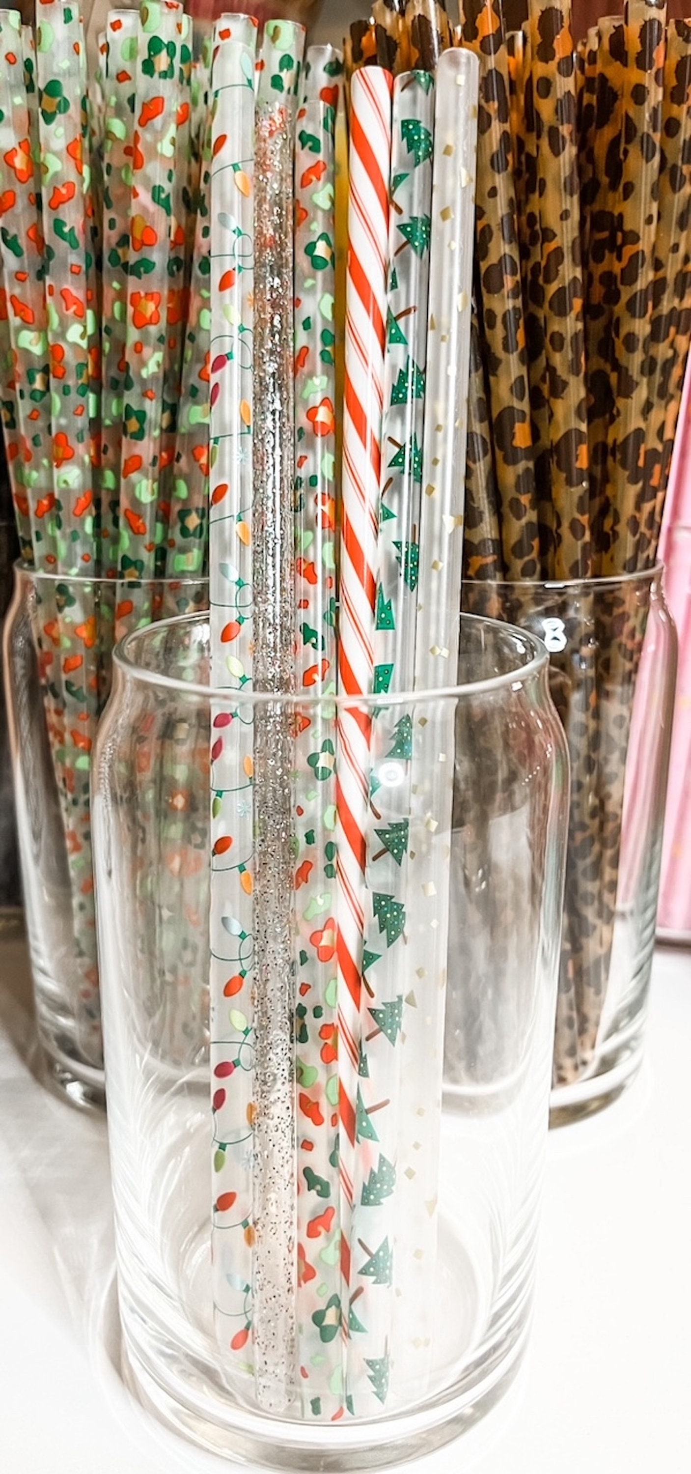 Candy Cane Straws, Christmas Party Supplies (25 Pack) - Holiday Straws, Red  & White Christmas Straws, Winter Christmas Dinner Straws, Santa Clause Red