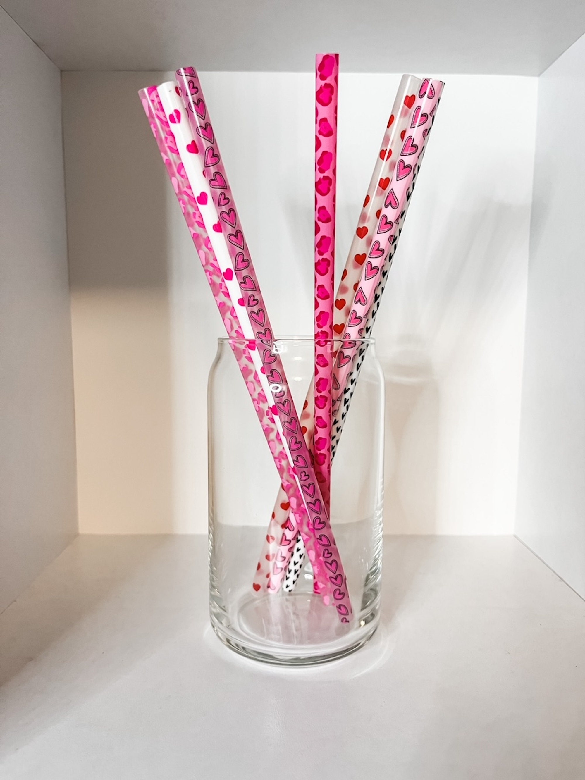  24 Pieces Valentine's Day Heart Shaped Straws Reusable Crazy  Loop Straws Valentine Theme Party Plastic Drinking Straws for Valentine's  Day Birthday Wedding Party Favors Decorations Supplies, 6 Styles : Health &  Household