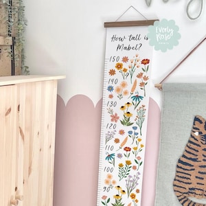 Personalisierte Messlatte, Messlatte für das Wachstum, Wildblumen Dekor, Mädchen Dekor, Kinderzimmer Dekor, Sie ist eine Wildblumen Kunst