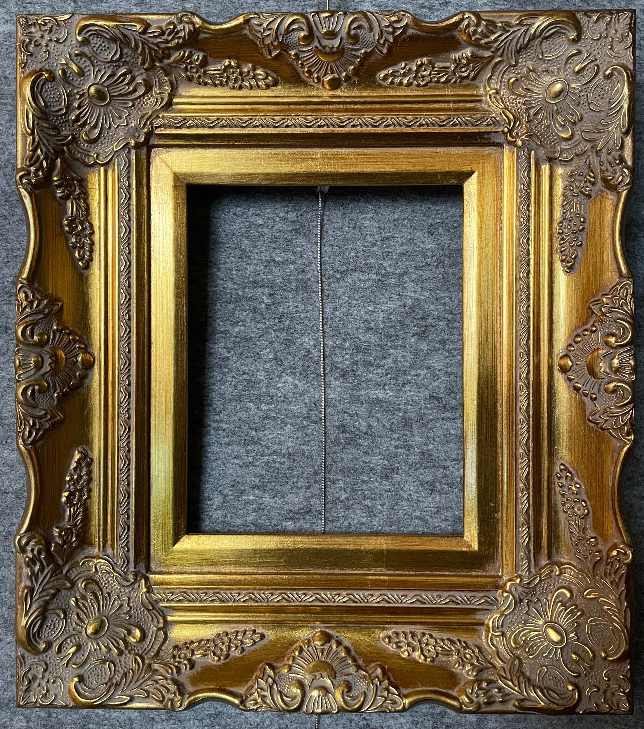 Buy Frame New Lifestyle Shiny Gold 20x30 cm here 