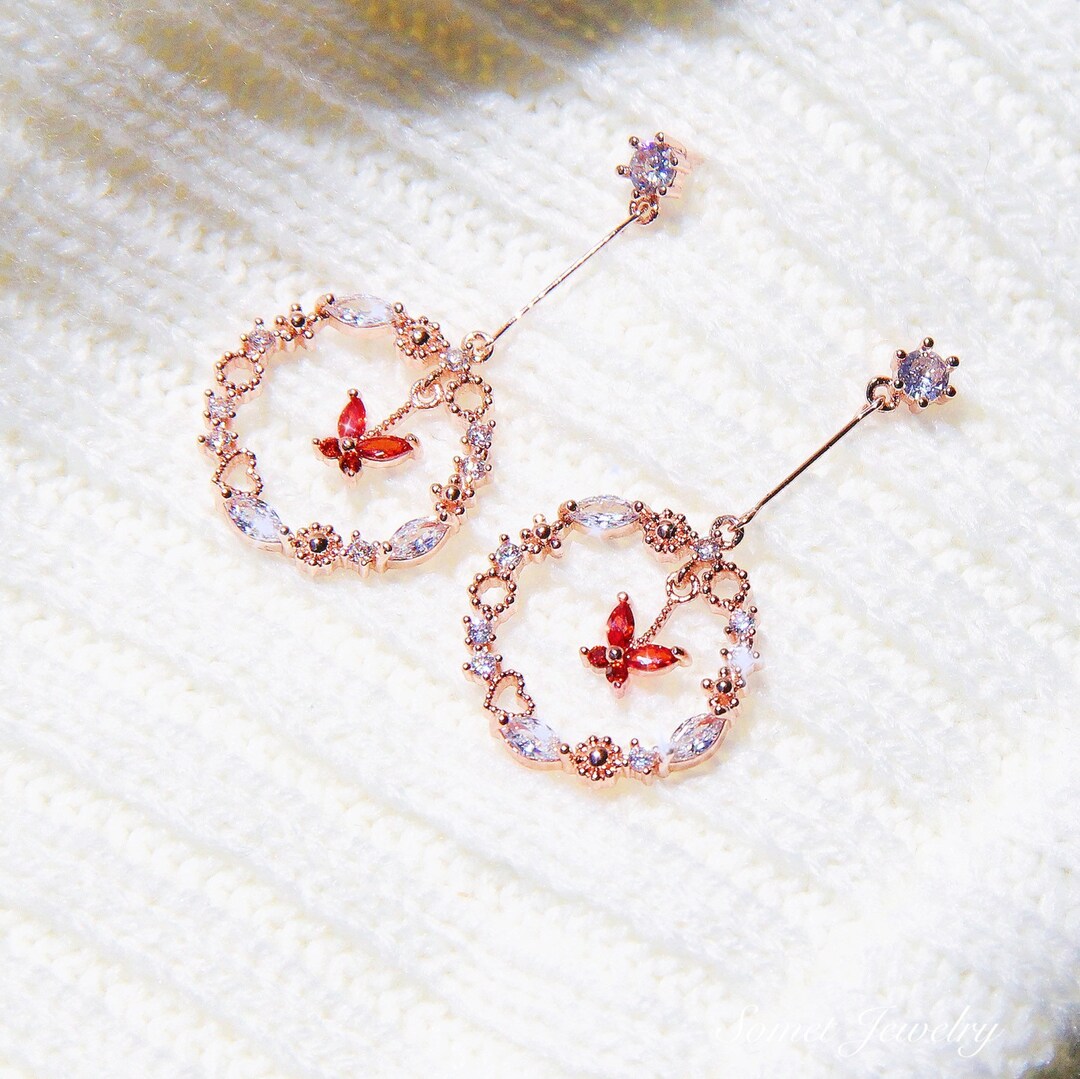 Pretty Filigree Butterfly and Dangly Leaves Long Drop Earrings in Gift Bag | UK Pretty Filigree Butterfly and Dangly Leaves Long Drop Earrings in Gift Bag | UK
