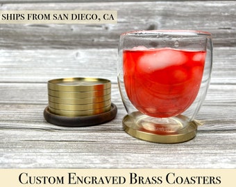 Tesoro atemporal: posavasos 100 % de latón con grabado personalizado: el regalo perfecto para bodas o una delicia para la inauguración de la casa.