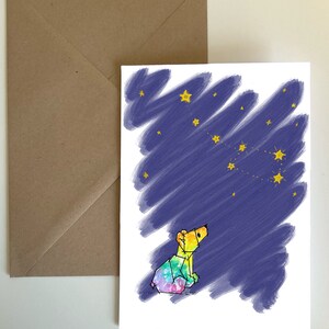 Wenskaart illustratie kleine beer met hemel en sterren