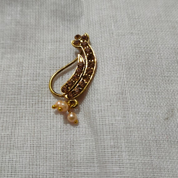 Nose store pin golden
