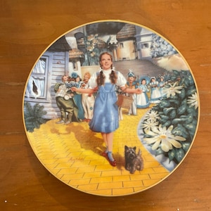 Follow the Yellow Brick Road - The Wizard of Oz Collector&#39;s Plate - Limited Edition