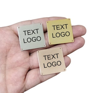 Etichetta personalizzata con incisione laser , Etichetta quadrata grande personalizzata per gioielli , Etichetta con logo personalizzato per abbigliamento , 30 x 30 mm x 0,5 mm (spessore) - 4 fori