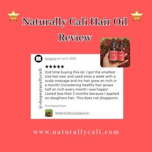 K&ouml;nnte beinhalten: Roter Hintergrund mit dem Text "Naturally Cali Hair Oil Review" und einer Kundenbewertung. Die Bewertung erw&auml;hnt das Haarwachstum. Zwei Flaschen Haar&ouml;l sind in einem kleinen Bild gezeigt. Die Website-Adresse lautet www.naturallycali.com.