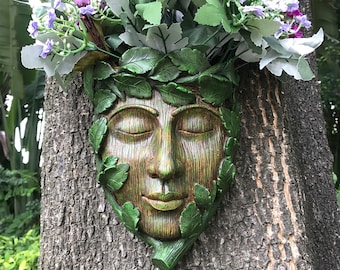Green Man Tree Face Sculpture, Garden Planter Decor, Whimsical Tree Hugger Statue, Suitable for Indoor and Outdoor Garden Yard Decoration