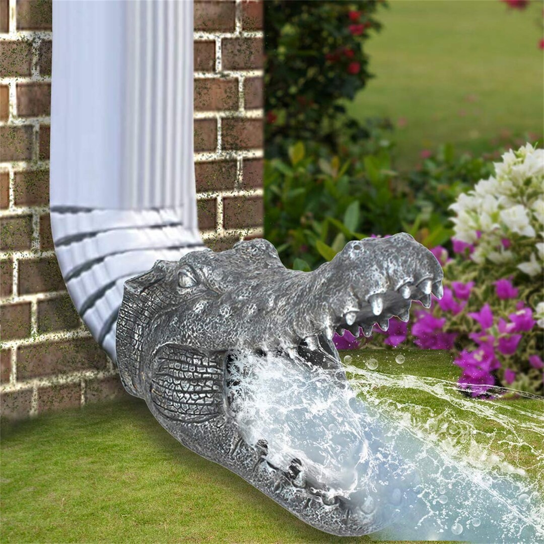 Outdoor Crocodile Statues Gutter Guardian Rain Downspout Extension Statues Garden Decoration