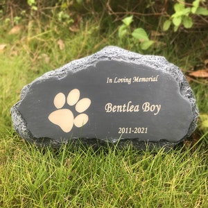 Personalized Pet Memorial Stone Pet Grave Marker Garden Stone, Customized Designs For Dogs, Cats, Rabbits, Hamsters And All Other Animals