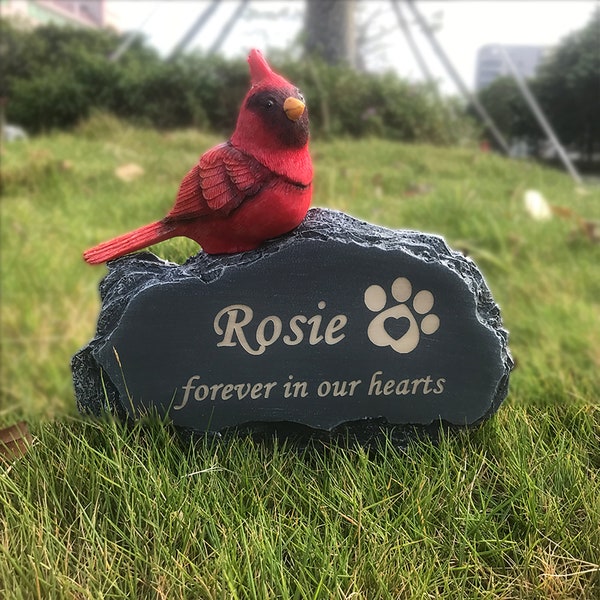 Aangepaste Pet Memorial Stones Grave Markers met Mini Red Cardinal Bird Ornament op steen voor Outdoor Backyard Patio of Lawn, Pet Loss Gift