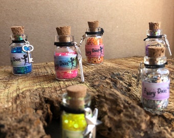 Pó de fada em uma garrafa com um pingente, pó de fada, pó de fada do dente, magia de fada, granulados, brilhos, acessório de porta de fada, lembrancinha de festa