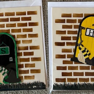 Petite porte de sorcier peinte à la main, porte de fée d'intérieur, porte de jeu magique, pour filles, pour garçons. Carte de sorcier faite main.