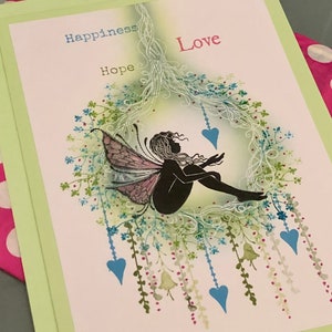 Handgemaakte groene sprankelende zittende feeënkaarten, feeënverjaardagskaart, kaart Liefde, geluk en hoop