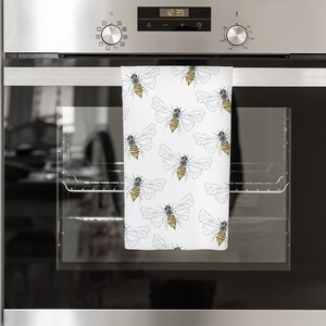 Watercolor Bee Hand Towel (15&quot; x 25&quot;)