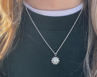 Collier soleil en argent, pendentif soleil en plaqué argent sterling, bijoux indépendants en argent, collier en argent de l'an 2000, bijoux soleil, collier visage soleil