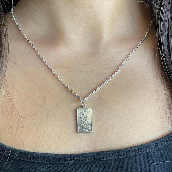 Silver queen pendant necklace, sterling silver plated rectangle stamp pendant, queen Elizabeth necklace, vintage retro silver chain necklace