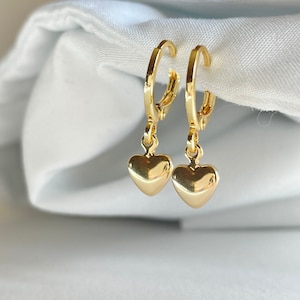 gold heart huggies, gold indie y2k earrings, small dainty heart, mini hoops, hoops with charm, 18k gold plated heart jewelry, hypoallergenic