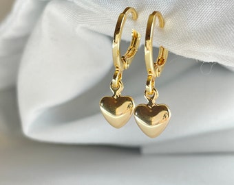 gold heart huggies, gold indie y2k earrings, small dainty heart, mini hoops, hoops with charm, 18k gold plated heart jewelry, hypoallergenic