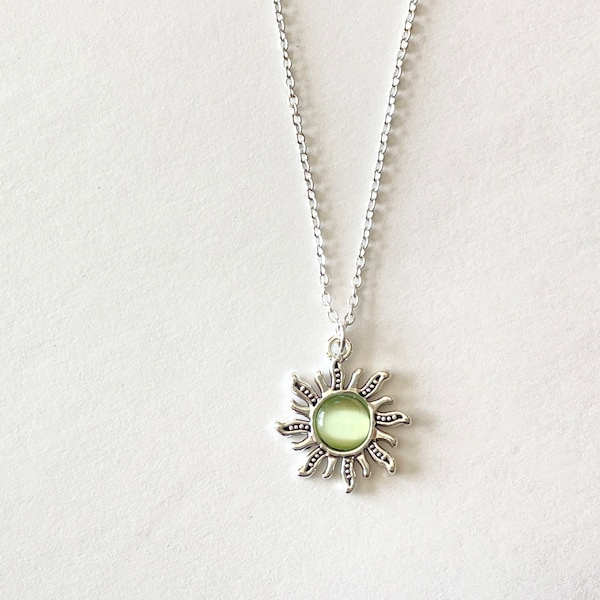 silver & green/pink sun necklace, indie vintage retro necklace, sun pendant, green crystal necklace, trendy y2k jewelry, silver sun pendant