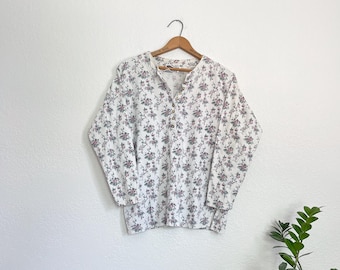 L- vintage dainty floral longsleeve Henley tee classic 80s 90s layering under overalls cute fall winter tee cottagecore granola style