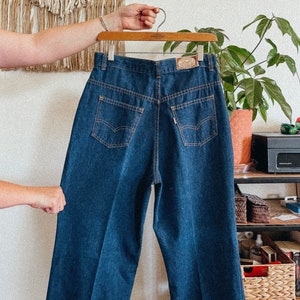 29”-30”- vintage 1981 dark wash straight leg Levi’s jeans 70s style classic jeans