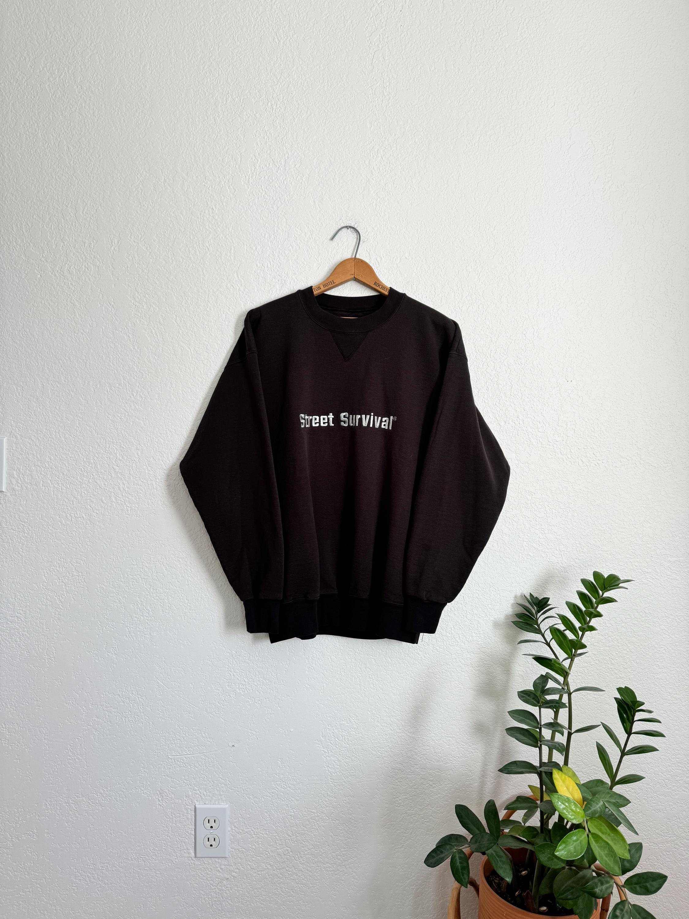 Xl-vintage 90s USA Street Survivor Spell Out Embroidered Xl-vintage 90s USA Street Survivor Spell Out Embroidered