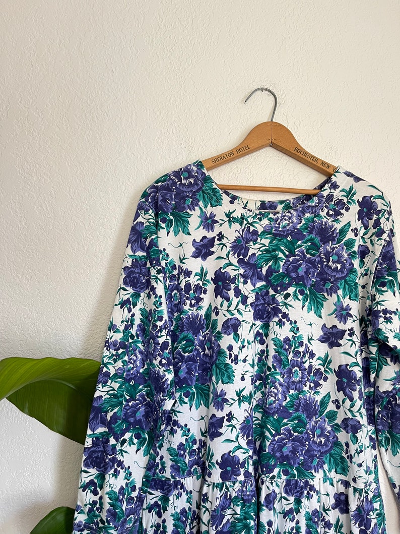 L vintage FADS années 80/90 vert et violet floral partout imprimé robe confortable à manches longues modeste midi maxi robe image 7