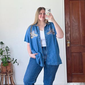 2X/3X- vintage 90s denim button up garden embroidered blouse short sleeve shirt classic cottagecore floral motif top