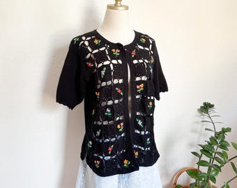 Haut en tricot à manches courtes, superposition de fleurs au crochet vintage S/M, tricots cottagecore uniques