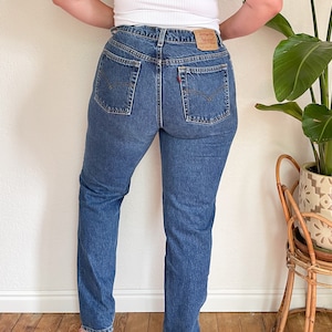 34&quot;- vintage 512 Levi&#39;s 1998 medium wash straight leg 90s classic fit cotton jeans streetwear