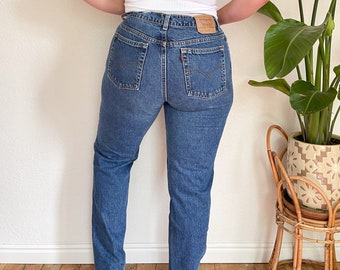 34&quot;- vintage 512 Levi&#39;s 1998 medium wash straight leg 90s classic fit cotton jeans streetwear