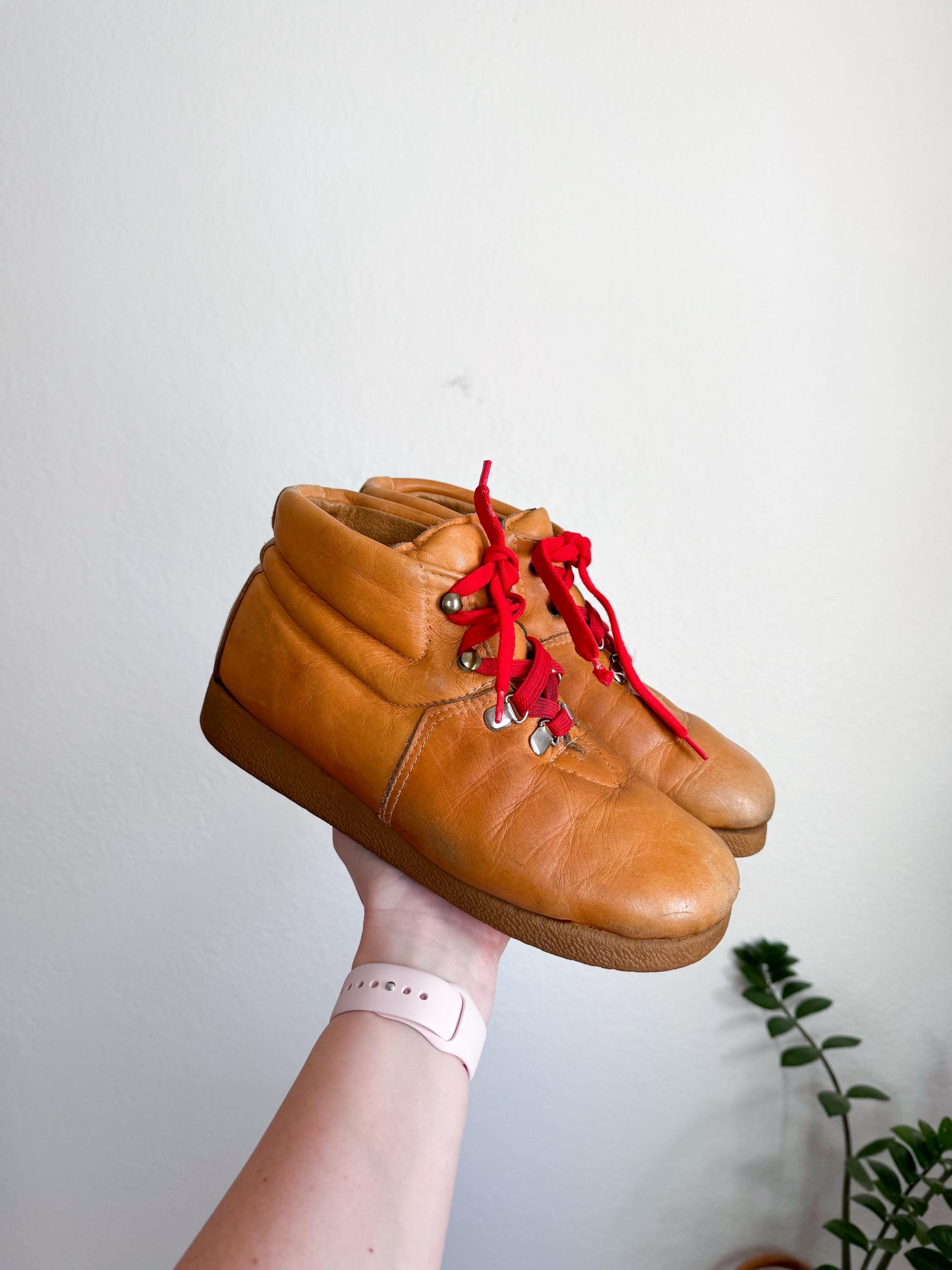 Vintage Bass Men\'s Soft Leather Two Tone Fleece Lined Ankle Boots Size 10M Vintage 70s 80s Work Boots GH Bass Outdoor Footwear 9 Hole  main image 4