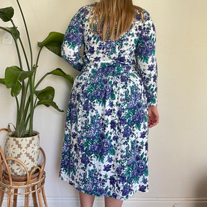 L vintage FADS années 80/90 vert et violet floral partout imprimé robe confortable à manches longues modeste midi maxi robe image 2