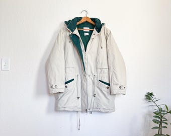 M/L- vintage cream/green insulated 90s coat women&#39;s winter wear classic comfy warm lined cabin snow jacket