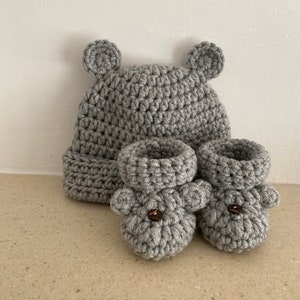 Bear hat and booties. Grey