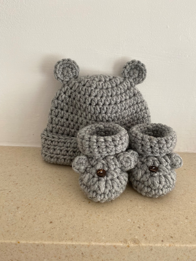 Bear hat and booties. Grey